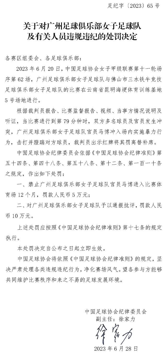 西媒Relevo消息，巴萨队长罗贝托的未来并不明确，西媒称，罗伯托的未来并不明朗，球员的身边人士表示“罗贝托正处于艰难境地”。